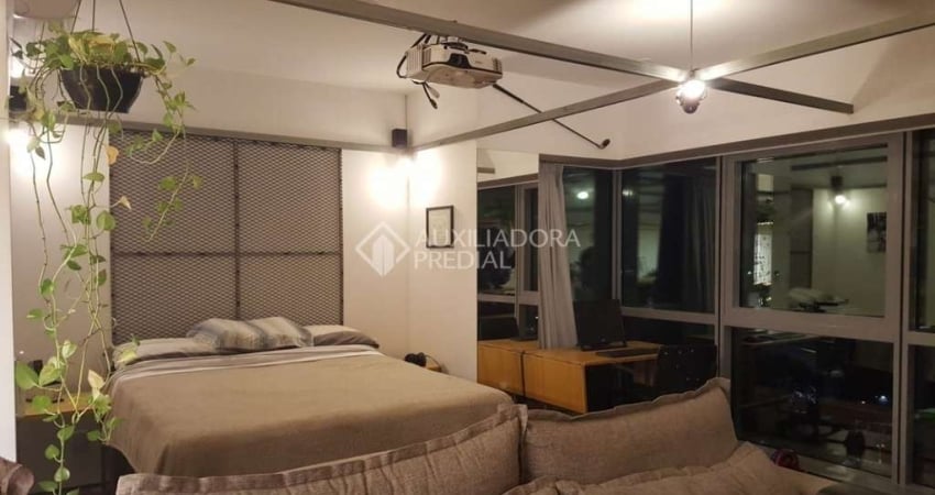 Loft com 1 quarto para alugar na Avenida Borges de Medeiros, 2277, Praia de Belas, Porto Alegre