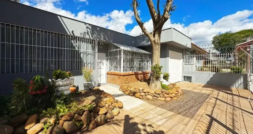 Casa com 3 quartos à venda na Rua Teixeira de Carvalho, 58, Medianeira, Porto Alegre