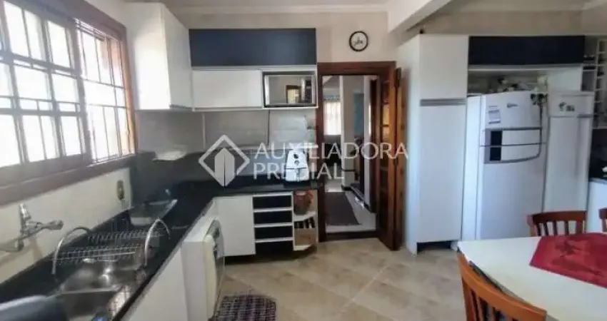 Casa em condomínio fechado com 4 quartos à venda na Avenida Teresópolis, 2122, Teresópolis, Porto Alegre