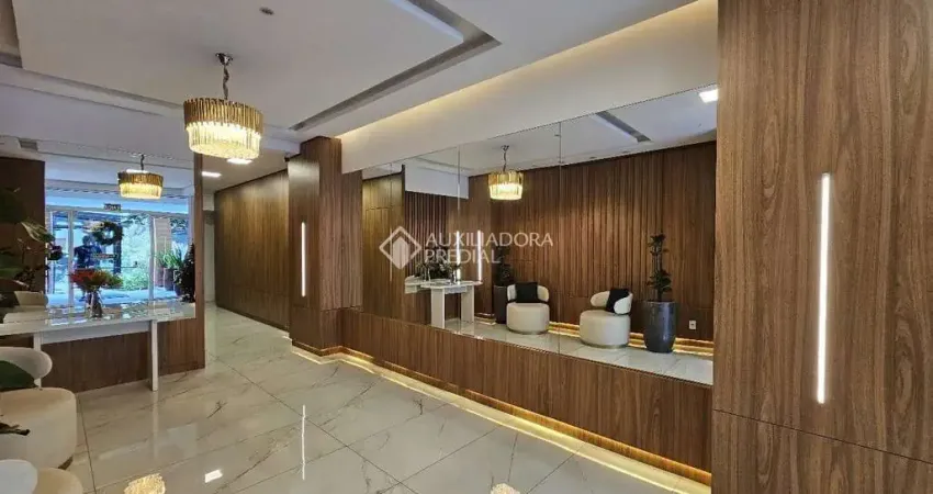 Apartamento com 3 quartos à venda na Rua Roque Calage, 257, Passo da Areia, Porto Alegre