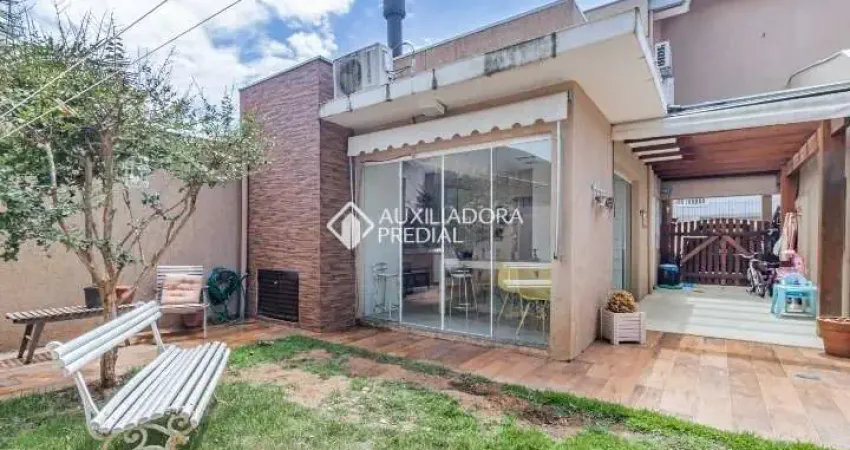 Casa em condomínio fechado com 3 quartos à venda na Rua Padre João Batista Reus, 2748, Vila Conceição, Porto Alegre