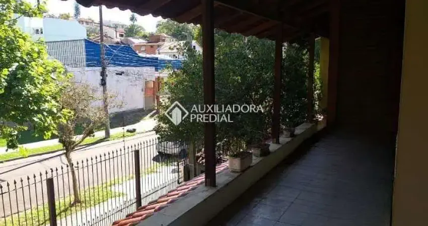 Casa com 3 quartos à venda na Rua Dário Totta, 210, Teresópolis, Porto Alegre