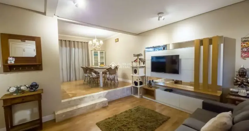 Casa com 3 quartos à venda na Rua Padre João Batista Reus, 2125, Camaquã, Porto Alegre