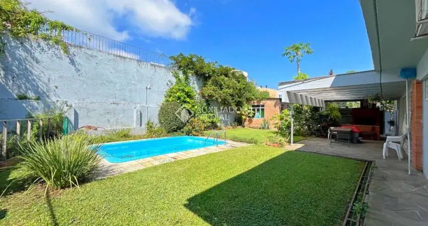 Casa com 3 quartos à venda na Rua Maracá, 51, Vila Assunção, Porto Alegre