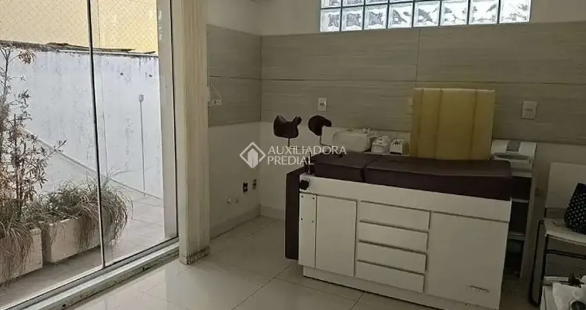 Casa com 3 quartos à venda na Rua Pinaré, 203, Vila Assunção, Porto Alegre