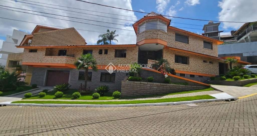 Casa em condomínio fechado com 3 quartos à venda na Rua Alcebíades Antônio dos Santos, 605, Nonoai, Porto Alegre