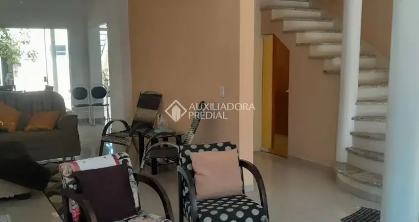 Casa com 3 quartos à venda na Rua Dom João VI, 243, Medianeira, Porto Alegre