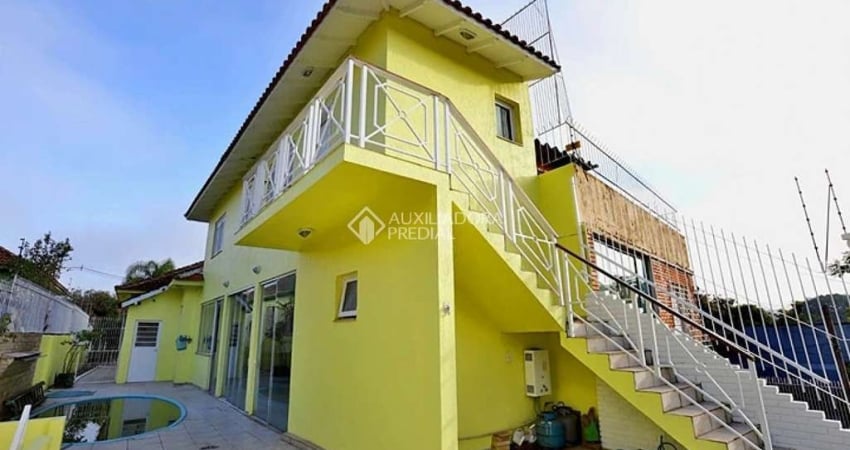 Casa com 2 quartos à venda na Avenida Nonoai, 108, Nonoai, Porto Alegre