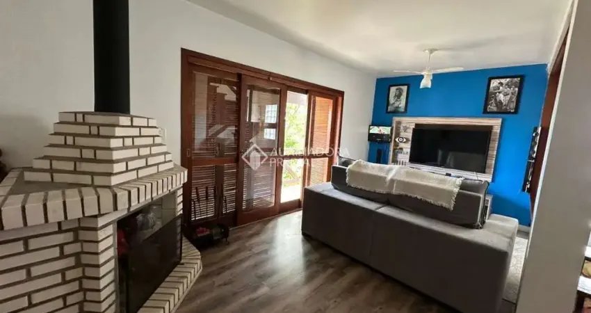 Casa com 3 quartos à venda na Chico Xavier, 110, Ponta Grossa, Porto Alegre