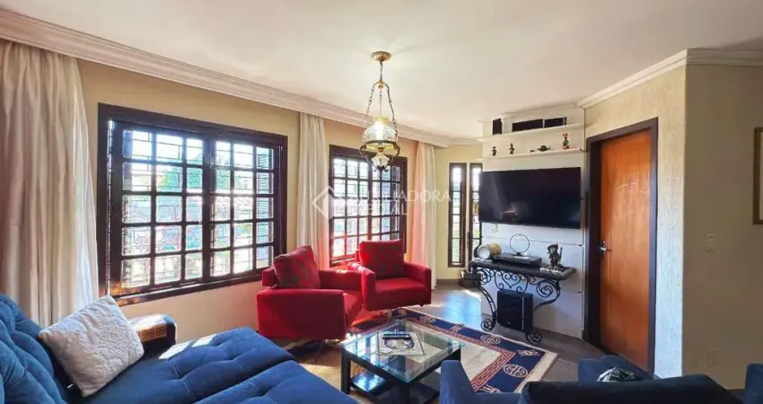 Casa em condomínio fechado com 4 quartos à venda na Rua Paulo Derly Strehl, 30, Espírito Santo, Porto Alegre