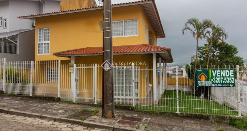 Casa com 4 quartos à venda na Rua Professora Cremilde de Oliveira, 194, Jardim Atlântico, Florianópolis