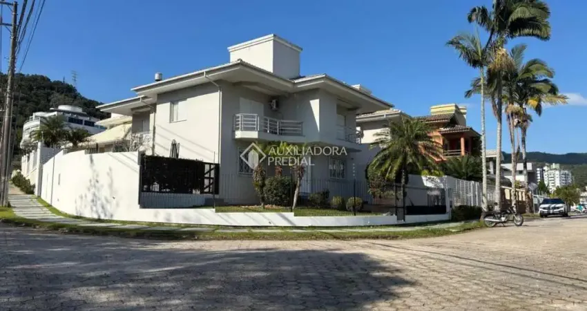 Casa com 3 quartos à venda na Rua Gênova, 15, Córrego Grande, Florianópolis