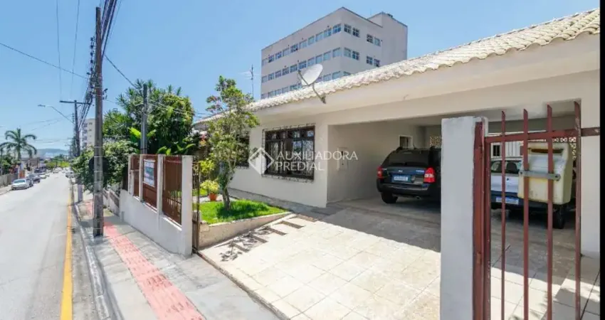 Casa com 3 quartos à venda na Rua Cândido Amaro Damásio, 651, Jardim Cidade de Florianópolis, São José