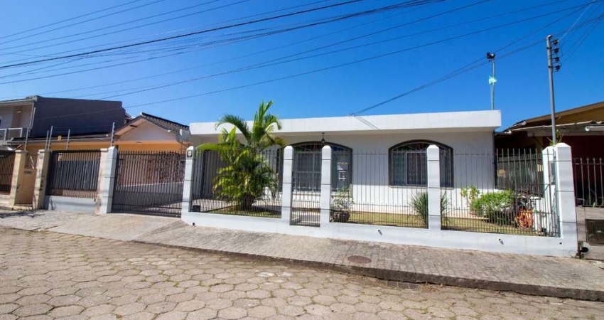 Casa com 3 quartos à venda na Rua Professora Enoé Schutel, 274, Trindade, Florianópolis