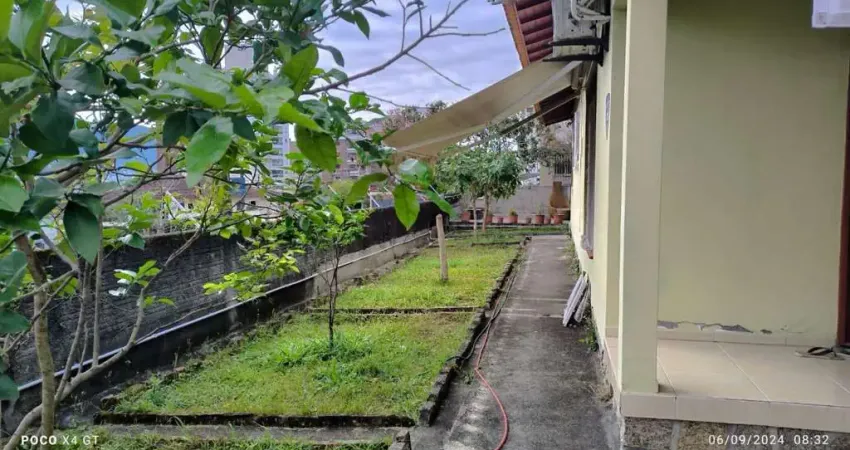 Casa em condomínio fechado com 4 quartos à venda na Rua Luiz Pasteur, 233, Trindade, Florianópolis