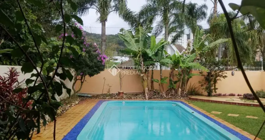 Casa com 5 quartos à venda na Rua Diná Calixto, 203, Córrego Grande, Florianópolis