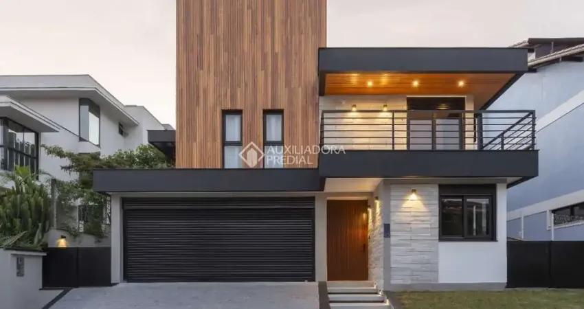 Casa em condomínio fechado com 3 quartos à venda na Rua Douglas Seabra Levier, 228, Carvoeira, Florianópolis