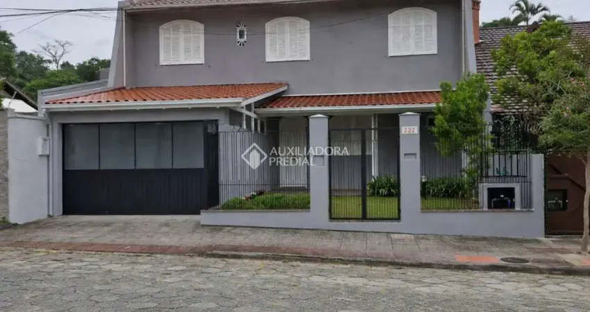 Casa com 4 quartos à venda na Rua Acadêmico Reinaldo Consoni, 227, Córrego Grande, Florianópolis