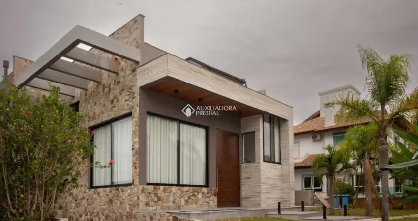 Casa em condomínio fechado com 6 quartos à venda na Rodovia Jornalista Manoel de Menezes, 2129, Barra da Lagoa, Florianópolis