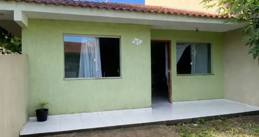 Casa com laje, com 3 dormitórios, de frente para rua! No bairro Planta Deodoro