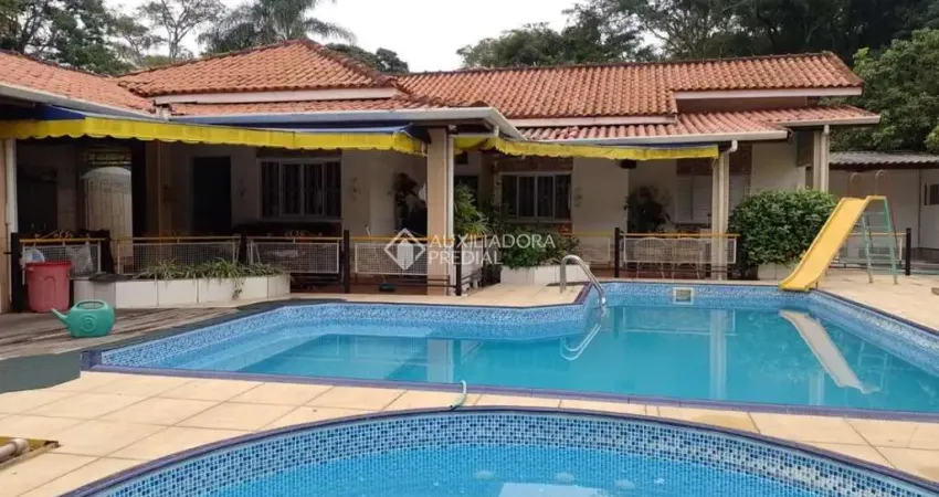 Casa com 3 quartos à venda na Rua Particular, 1053, Centro, Taubaté