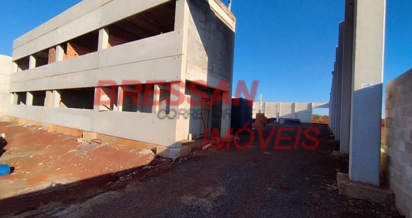 Vendo barcao inacabado 30 x 80 MTS  área aproximada 3500 MTS  área industrial