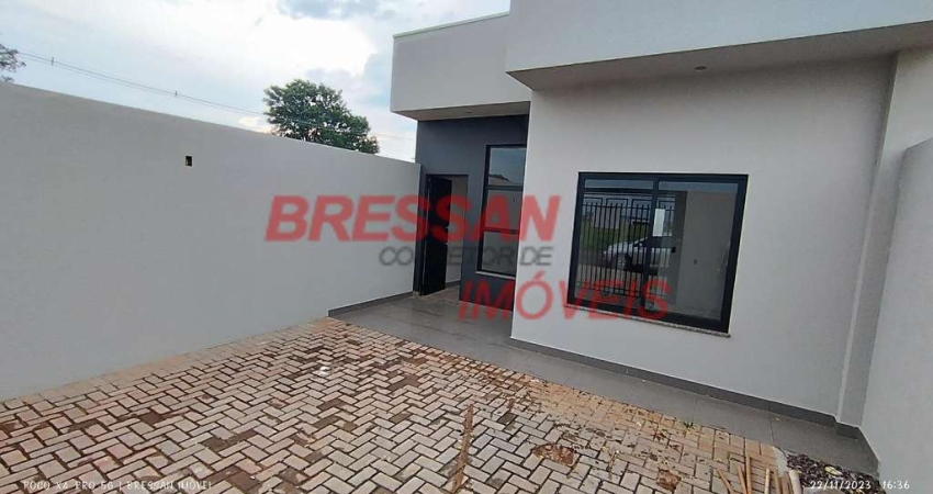 Vendo casa próximo Havan Muffato e estádio localizado no Esmeralda com suíte e