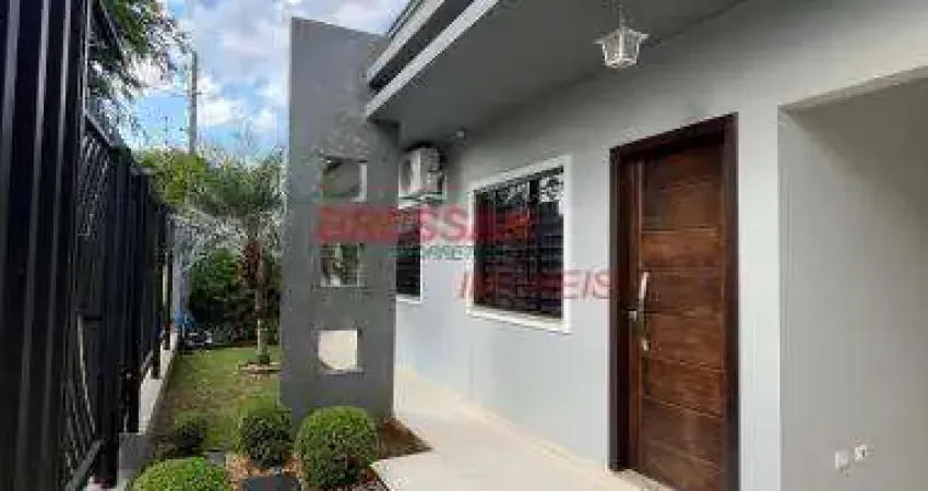 Casa de esquina com mobília e boa sobra de terreno no florais do paraná