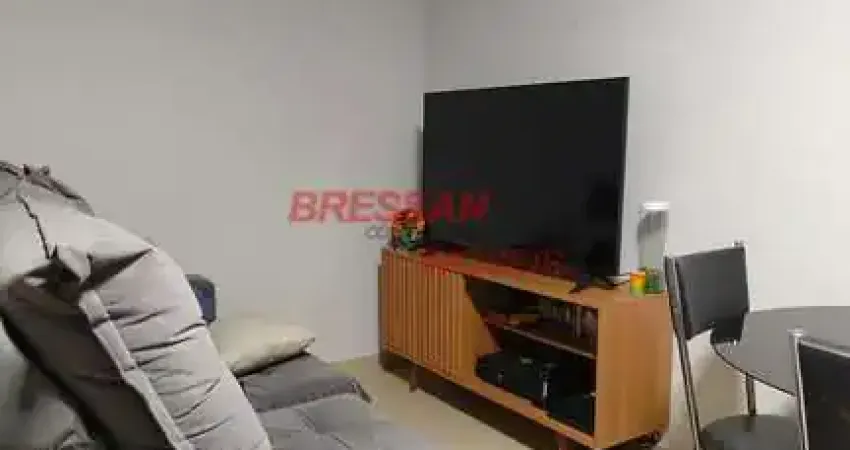 Apartamento com um quarto,sala separada e cozinha e vaga coberta