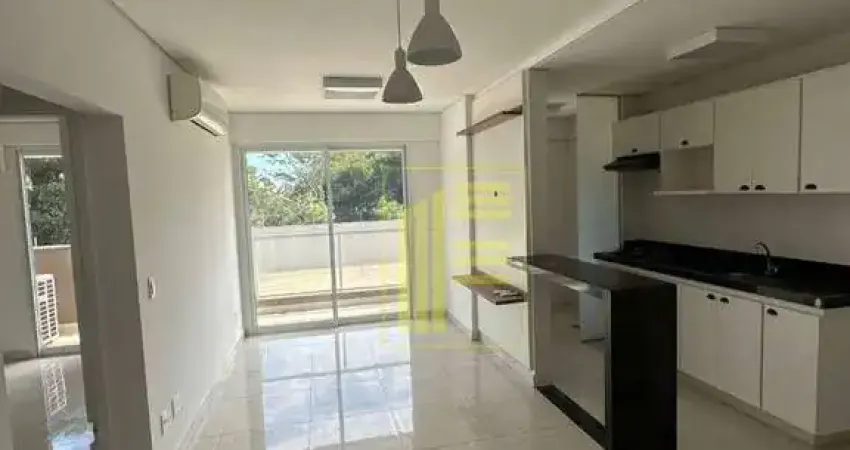 Apartamento com móveis planejados, com 02 quartos e 02 vagas de garagem.