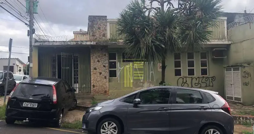 Vende-se casa Residencial/Comercial com ótima localização, próximo a Av Alberto Andaló.