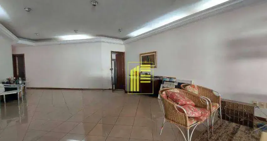 Casa térrea para venda no condomínio Real com 03 suítes, varanda, piscina.