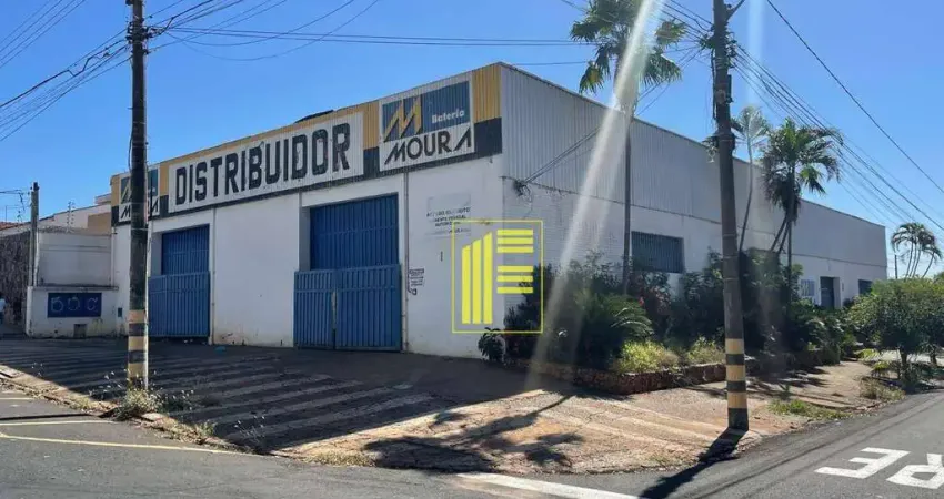 Barracão excelente com entrada para caminhão, pé direito alto!