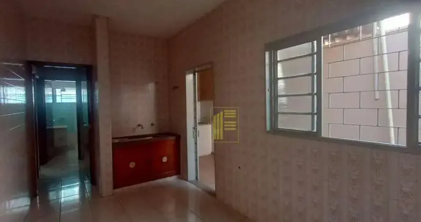 Apartamento para locação na Vila Maceno com 03 dormitórios.