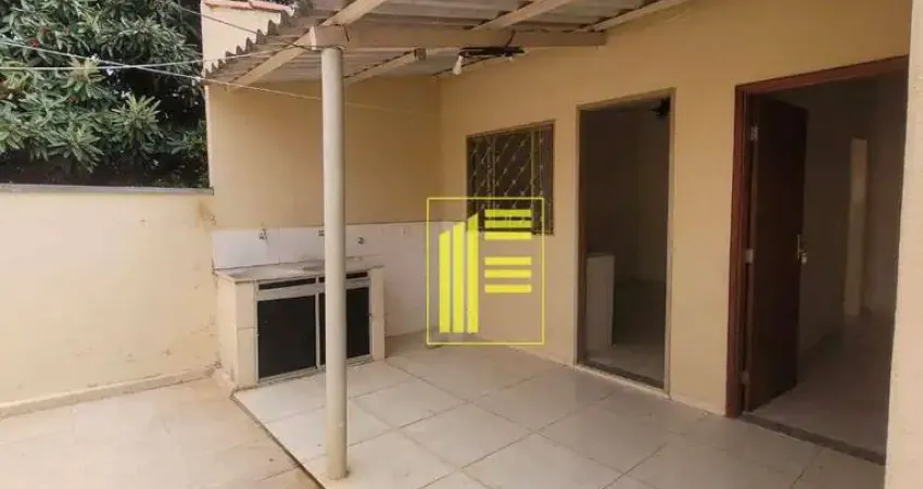Casa para locação no Cecap com 02 dormitórios e garagem para moto.
