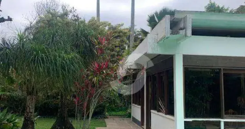 Casa com 4 suítes a 300m da praia à venda, 658 m² por R$ 4.730.000,00 - Itacoatiara - Niterói/RJ