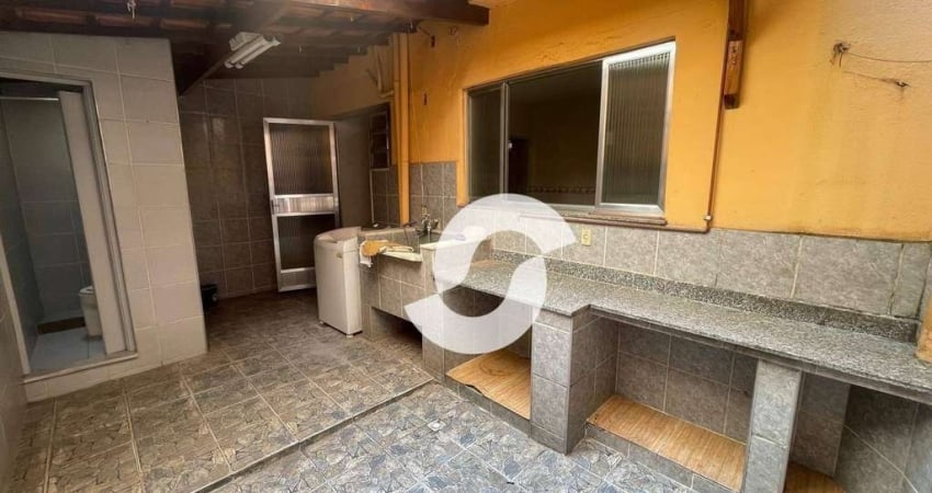 Apartamento térreo no bairro do Fonseca.