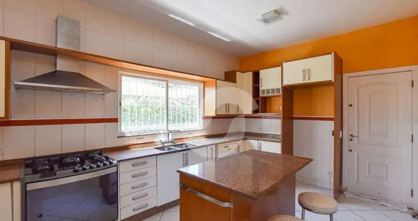 Linda e completa casa dúplex, entre as montanhas e as praias!