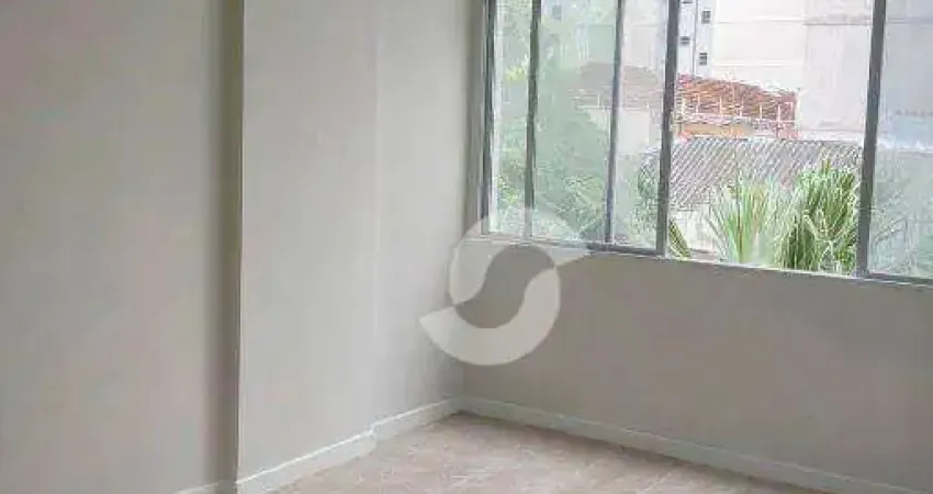 No coração de icaraí, este apartamento de 2 quartos totalmente modernizado