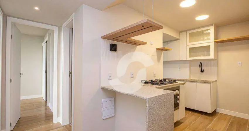No coração de Icaraí, este apartamento de 2 quartos totalmente modernizado