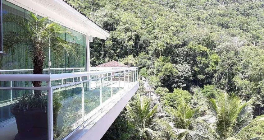 Paradisíaca casa no ubá floresta com 4 suites lazer completo.