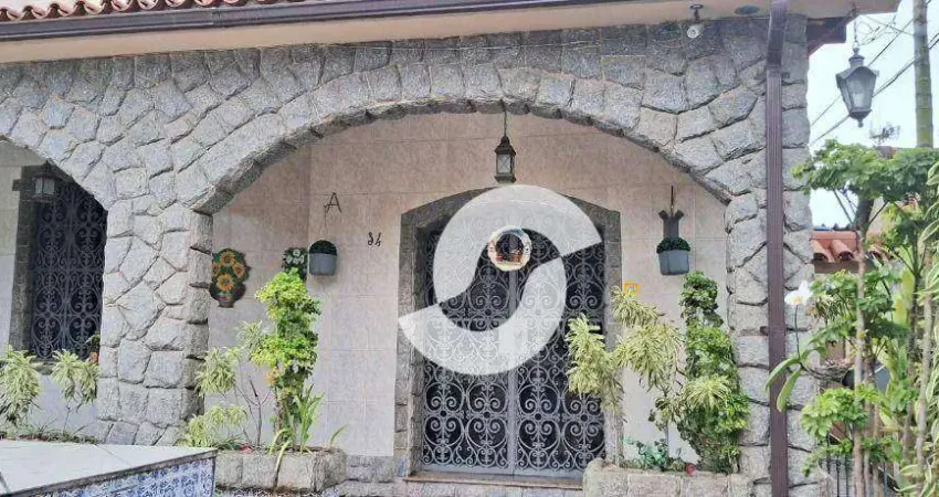 Casa de 4 Quartos com Suíte, Área de Lazer e Piscina