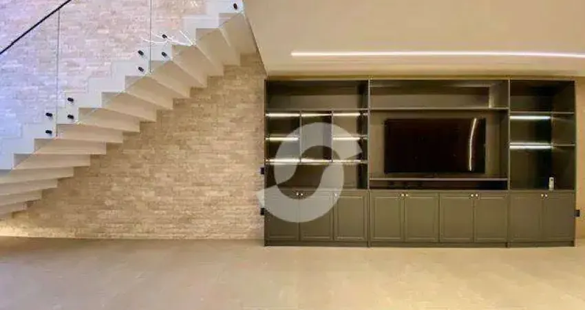 Casa moderna, sofisticada e a poucos metros da praia.
