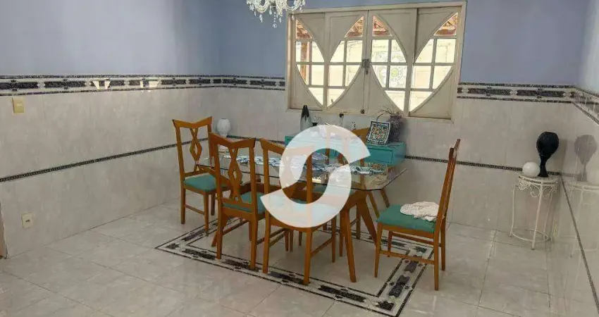 Casa com 3 dormitórios à venda, 325 m² por R$ 650.000,00 - Maria Paula - São Gonçalo/RJ