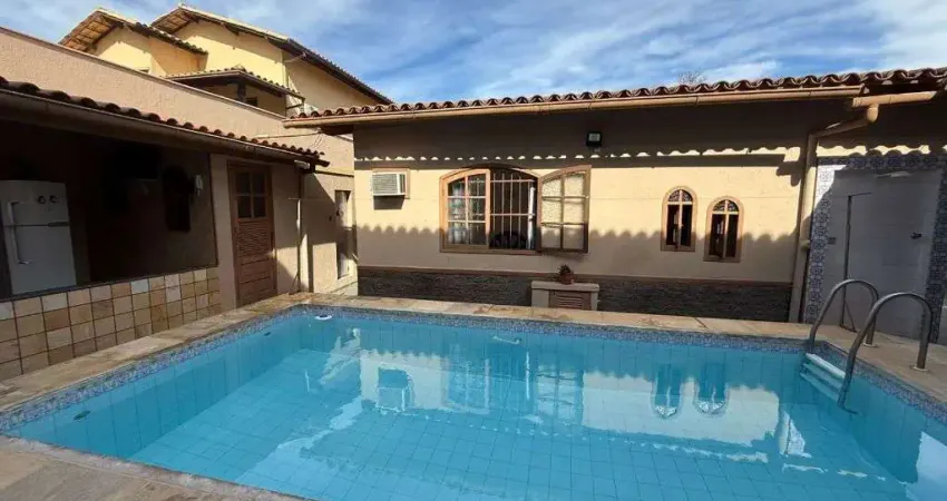 Casa com 3 dormitórios à venda, 296 m² por R$ 900.000,00 - Serra Grande - Niterói/RJ