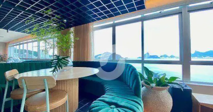 Um apartamento contemporâneo em  um prédio ícone da Praia de Icaraí.