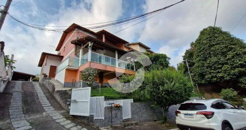 Casa duplex com 4 quartos, super aconchegante, em condomínio fechado