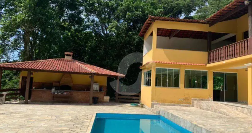 Fantástico Sítio com Cachoeira e Piscina em Saquarema