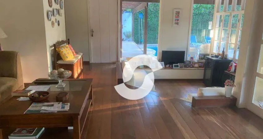 Linda casa! ensolarada, aconchegante, em ótimo condomínio,  com toda a privacidade que você e sua família  procuram. muito verde,  lazer completo!