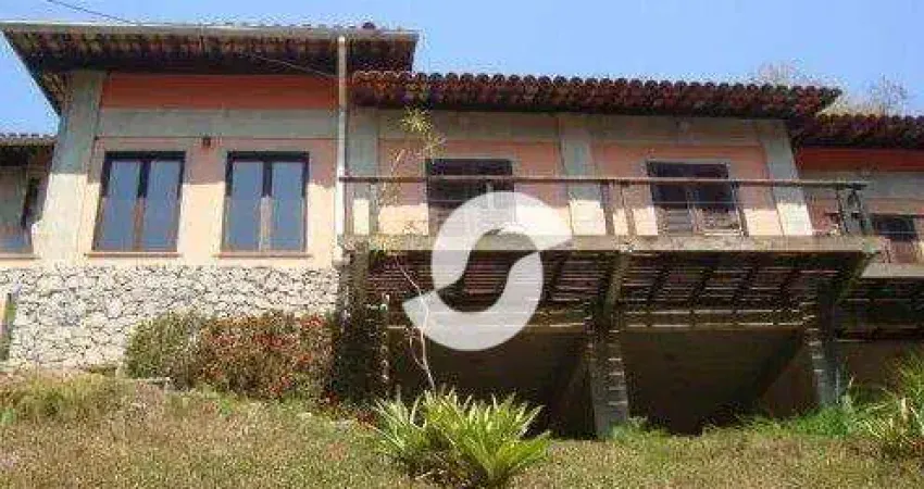 Oportunidade! Excelente Casa duplex em Itaipú com 4 dormitórios à venda, 255 m² por R$ 750.000 - Itaipu - Niterói/RJ